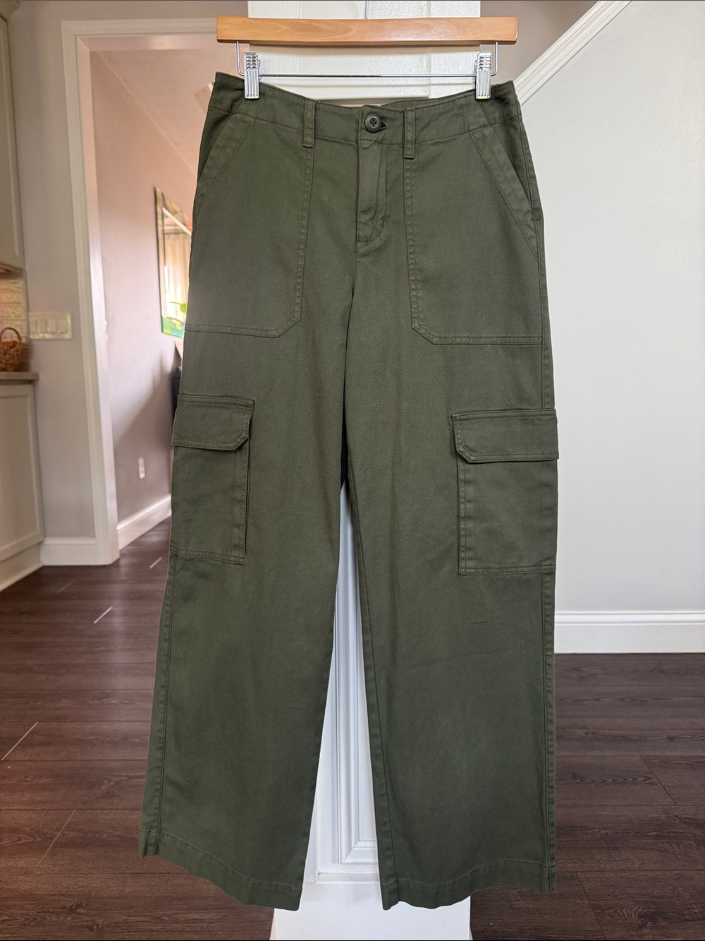 Universal Thread Olive Green High-Waist Wide Leg Cargo Pants NWOT 4 - Picture 3 of 7